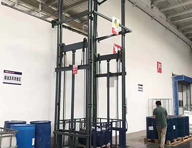 導(dǎo)軌式升降機(jī)